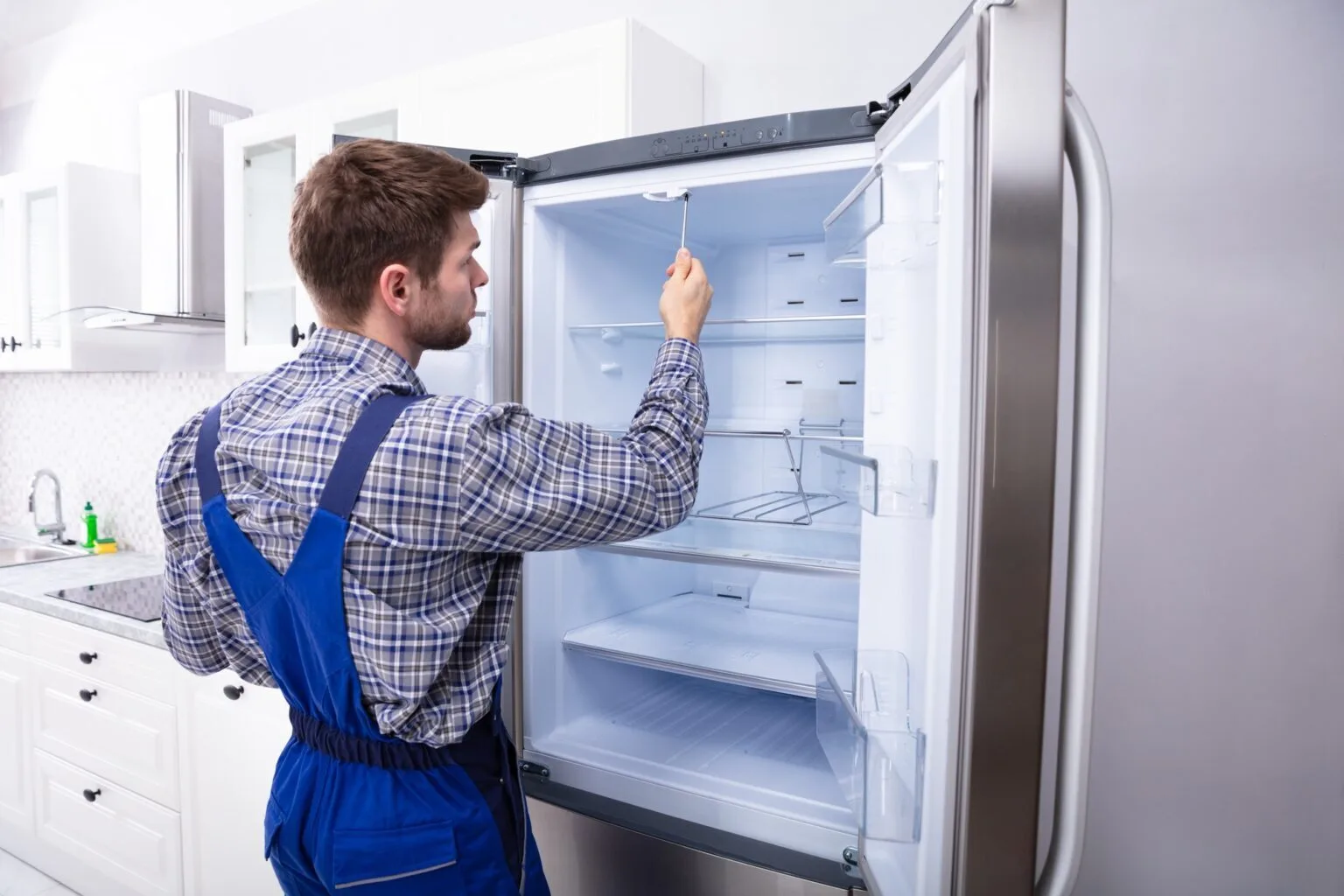 How to Prepare a Refrigerator Before Selling