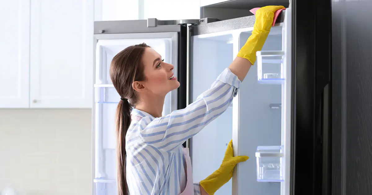 How to Prepare a Refrigerator Before Selling